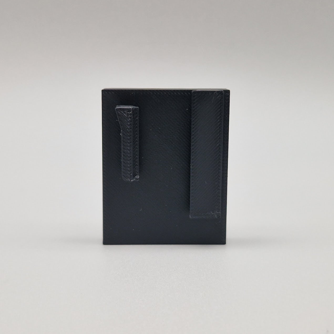 Abnehmbarer Kennzeichenhalter DE Kennzeichenseite Detailansicht – 3D-Druck für DE Mofa Kennzeichen ohne Werkzeug
