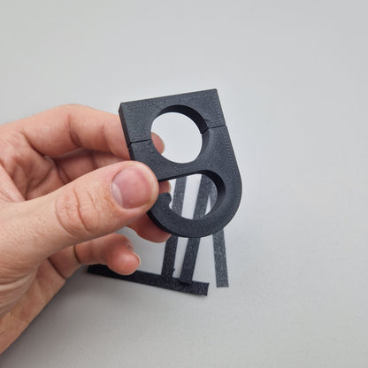 Cap Holder PLA-CF Detailansicht – 3D-Druck für 22mm Mofa Lenker mit Gummistreifen