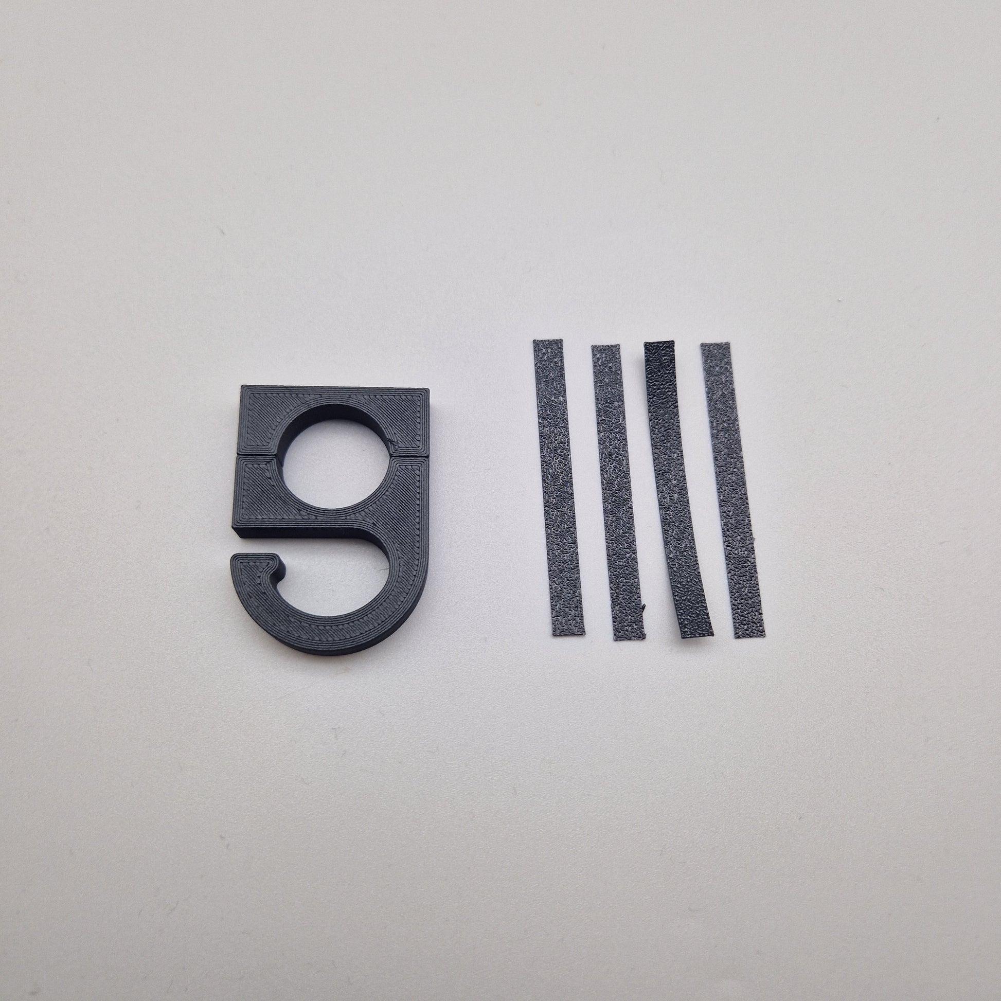 Cap Holder PLA-CF 22mm Lenker – universell für alle Mofa-Lenker, carbonfaserverstärktes PLA schwarz, inkl. Gummistreifen